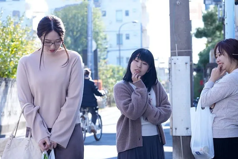 Trả thù mấy mụ cạnh nhà thường xuyên nói xấu bằng cách “cướp chồng ả ta”