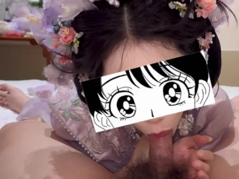 Gái xinh trong bộ đồ con gái liếm dương vật cực đã