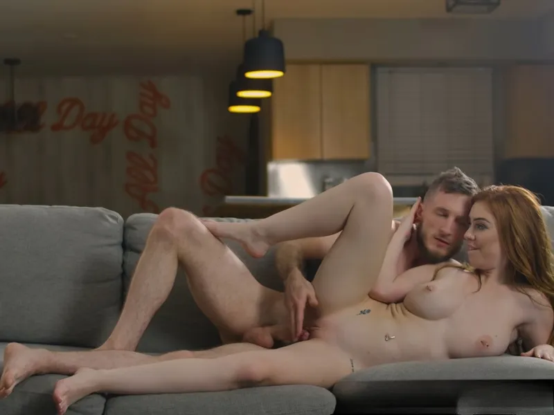 đang tăng ca mà người tình cứ dùng bím dụ tôi doggy cùng em